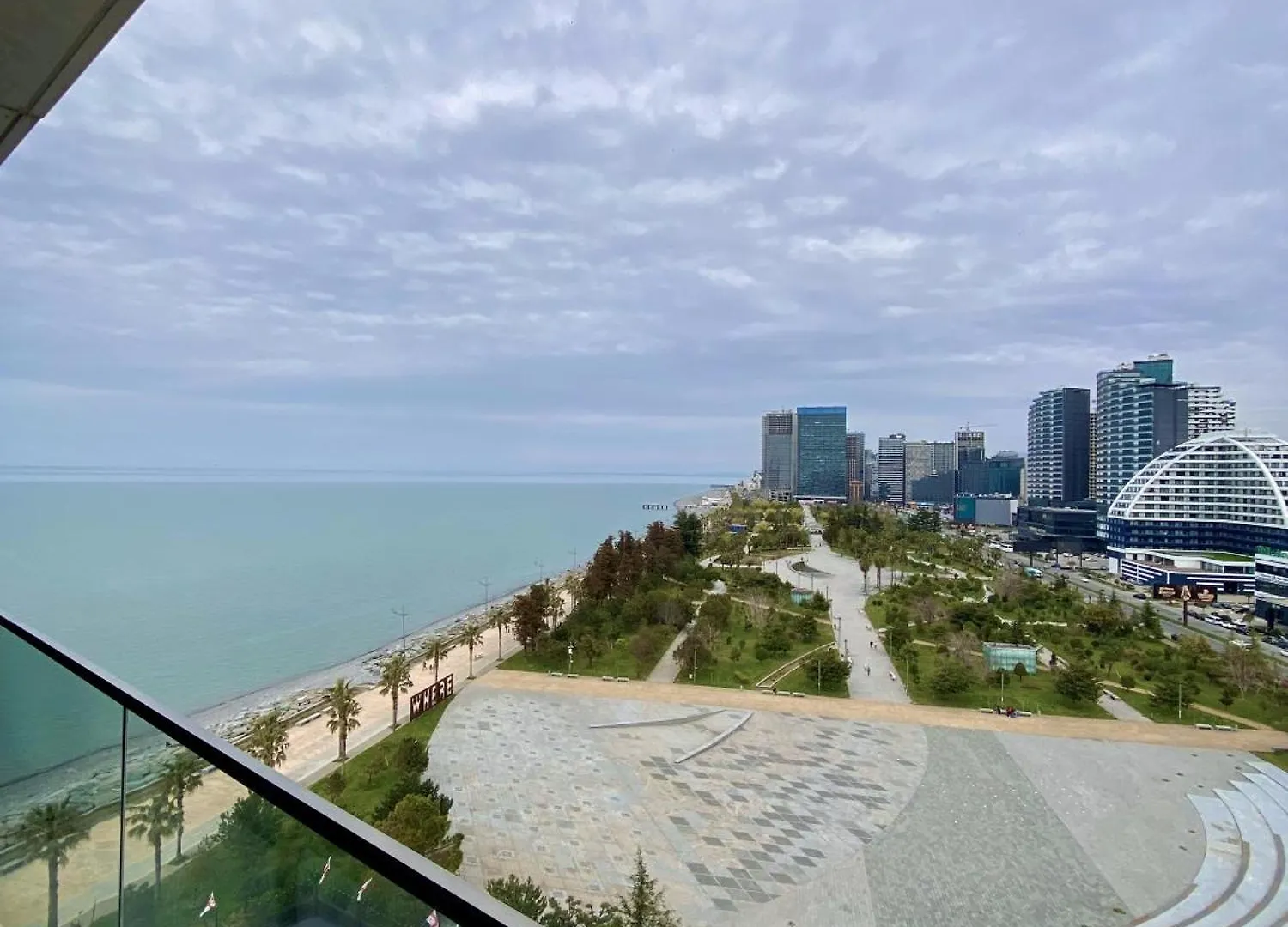 Parkside & Seaview Apartment Батуми